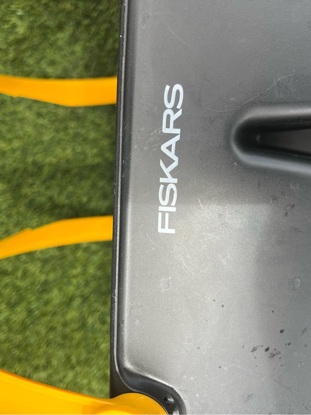 Fiskars Black/Orange Harvest Basket with Dual Handles - Picture 12 of 14